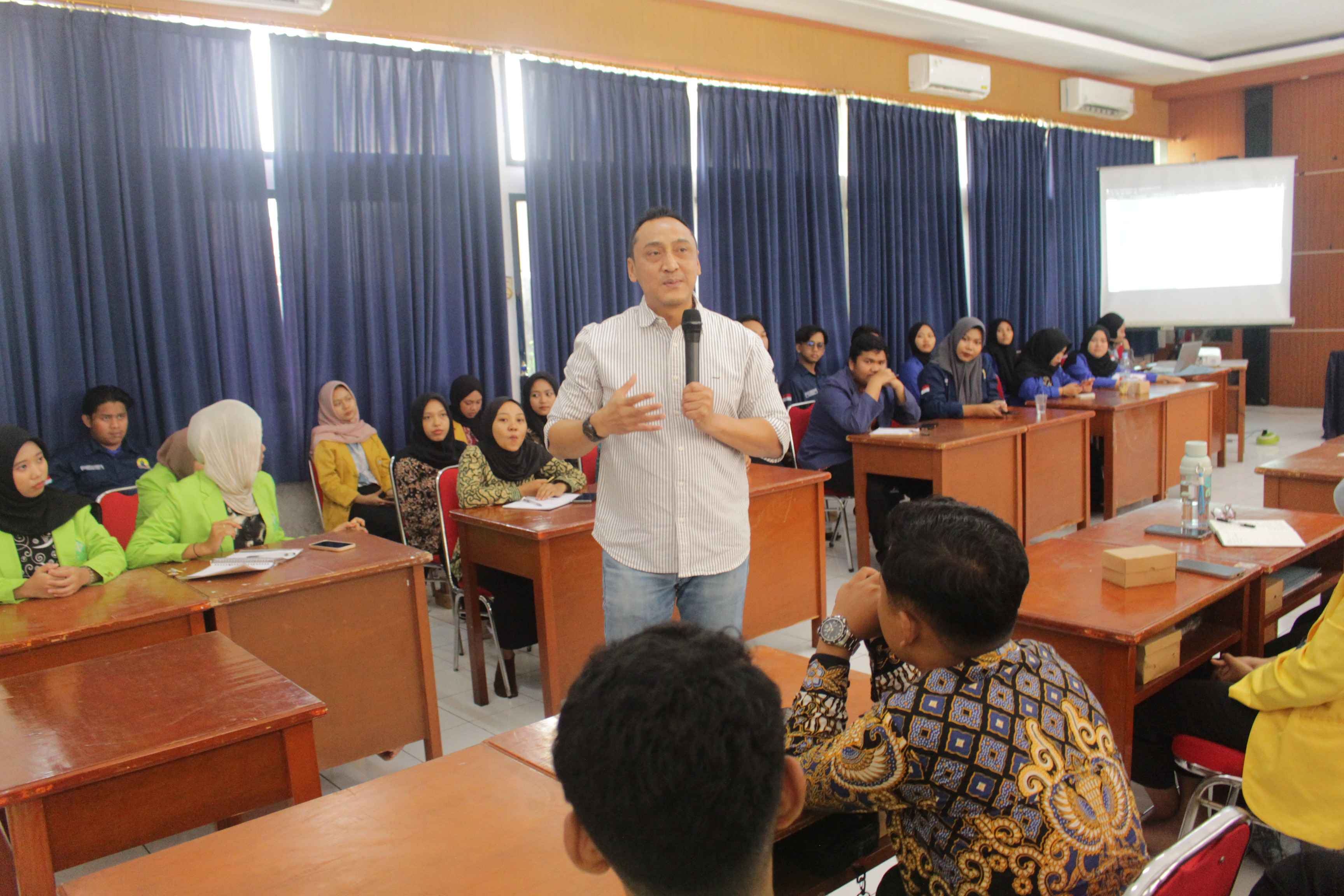 PEMATERI 1 KEPEMIMPINAN & MANAJEMEN ORGANISASI